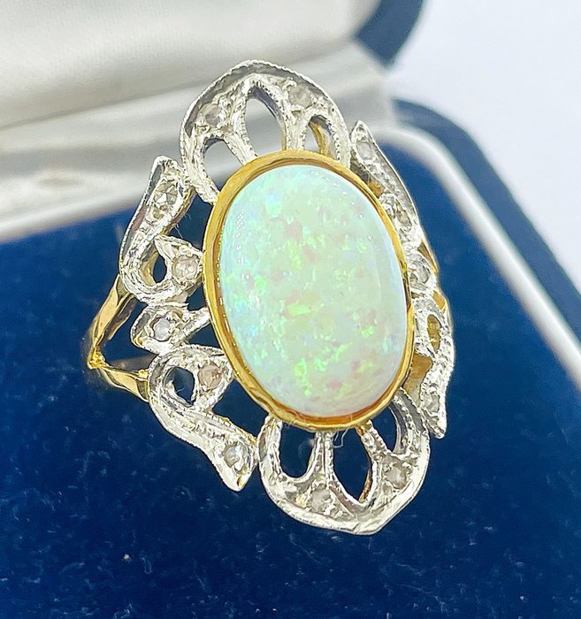 Ingen mindstepris - Ring - 9 kt. Gulguld, Sølv Opal - Diamant