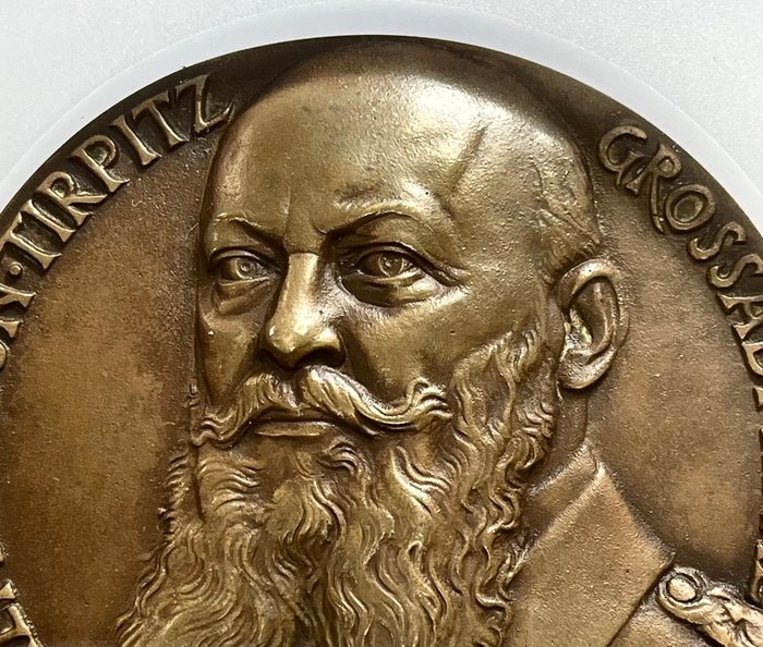 Tyskland, Emperie. A Medal commemorating Grossadmiral Alfred von Tirpitz (1849-1930), by Goetz. Bronze, 1915  (Ingen mindstepris)