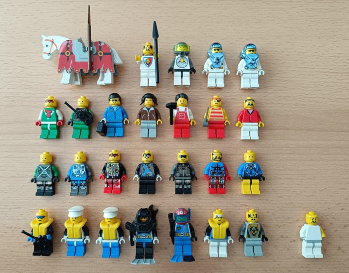 Lego - 25 Minifiguren + 1 Pferd - 1990-2000