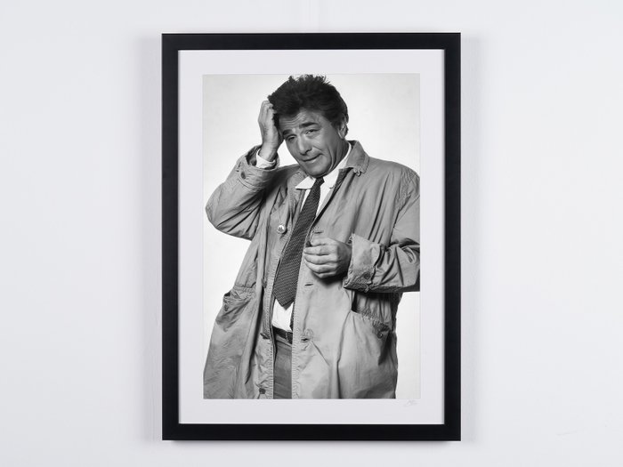 Columbo - Classic TV - Peter Falk as Inspector Columbo - Fine Art Photography - Luxury Wooden Framed 70X50 cm - Limited Edition Nr 14 of 50 - Serial ID 15622 - Original Certificate (COA), Hologram Logo Editor and QR Code - 100% New items.