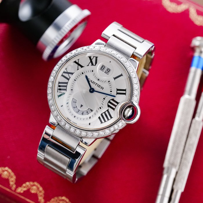 Cartier - Ballon Bleu Two Timezone Diamond Bezel - Ingen mindstepris - W6920011 - Kvinder - 2011-nu