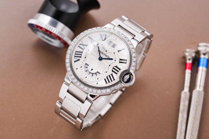 Cartier - Ballon Bleu Two Timezone Diamond Bezel - Ingen mindstepris - W6920011 - Kvinder - 2011-nu