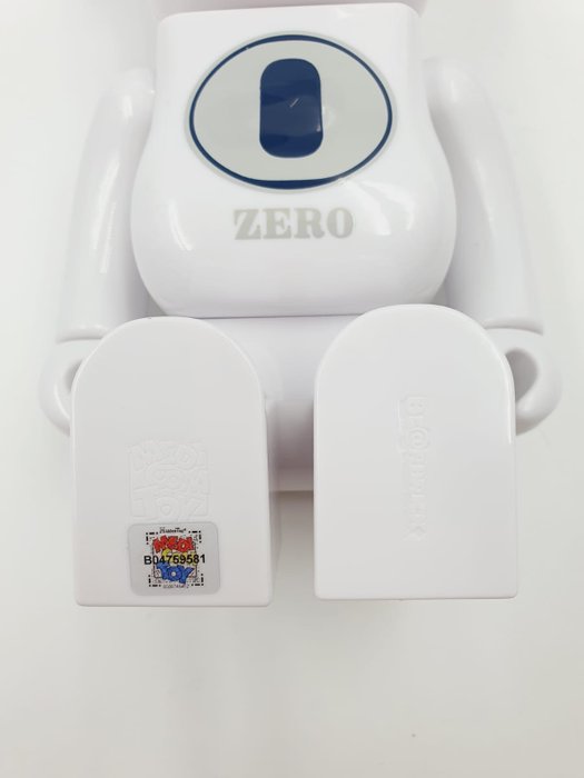 Robert Indiana x Medicom Toy - Be@rbrick Robert Indiana x Fragment Design White Edition 400% 100% Bearbrick 2024