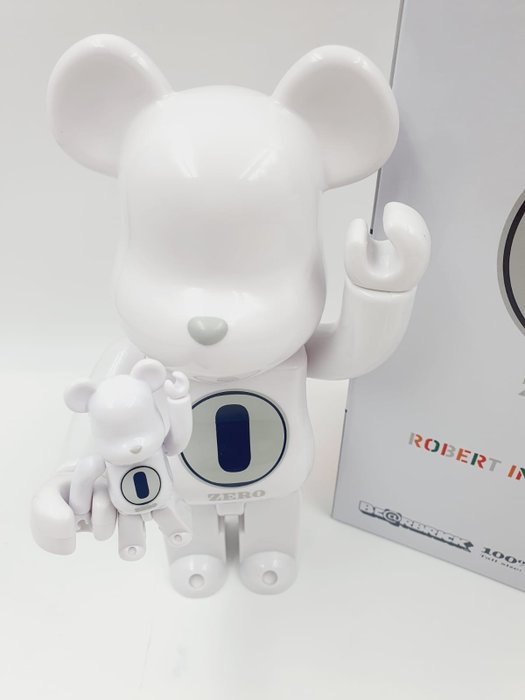 Robert Indiana x Medicom Toy - Be@rbrick Robert Indiana x Fragment Design White Edition 400% 100% Bearbrick 2024