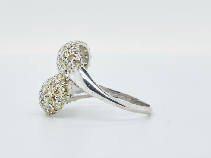 Ingen mindstepris - Ring 14 kt. -  2.04ct. tw. Diamant (Naturfarvet)