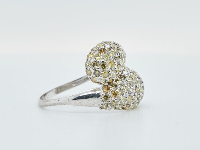 Ingen mindstepris - Ring 14 kt. -  2.04ct. tw. Diamant (Naturfarvet)