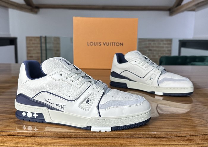 Louis Vuitton - Sneakers