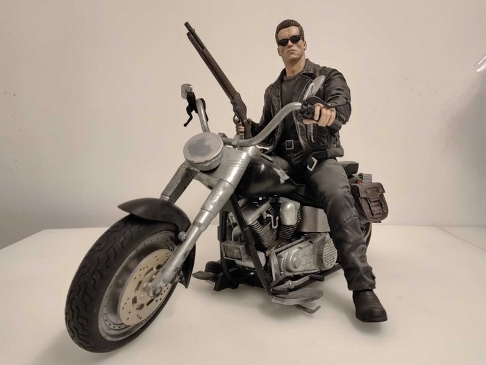 Terminator 2: Judgment Day - T-800 (Arnold Schwarzenegger) on Harley Davidson - Custom Made, Hand painted  - 56x35x38 cm - 1:4