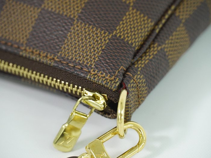 Louis Vuitton - Pochette Accessoires - Håndtaske