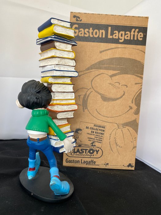 Gaston Met stapel boeken - 1 Figurine - Plastoy Collectoy - 2006