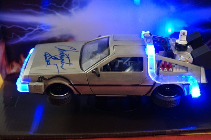 Tilbage til fremtiden - DeLorean Time Machine Model Car, signed by Christopher Lloyd (Doc) with Beckett COA