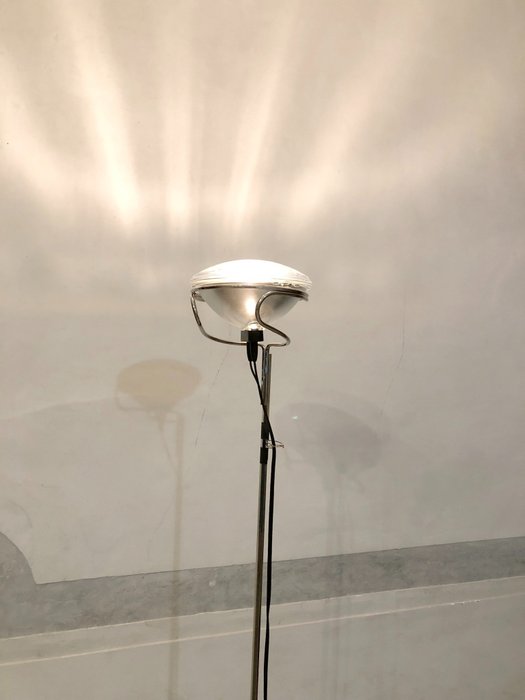 Flos - Achille Castiglioni, Pier Giacomo Castiglioni - Gulvlampe - Toio - Plast, Stål