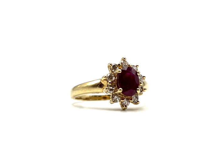 Ring - 18 kraat Gulguld -  0.70ct. tw. Rubin - Diamant