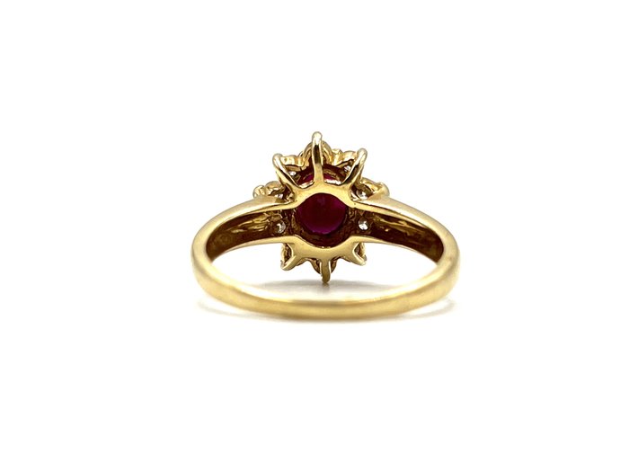 Ring - 18 kraat Gulguld -  0.70ct. tw. Rubin - Diamant