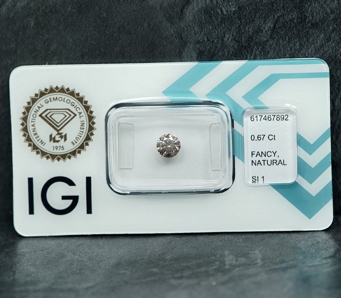 1 pcs Diamant  (Naturfarvet)  - 0.67 ct - Fancy light Brunlig Gul - SI1 - International Gemological Institute (IGI)