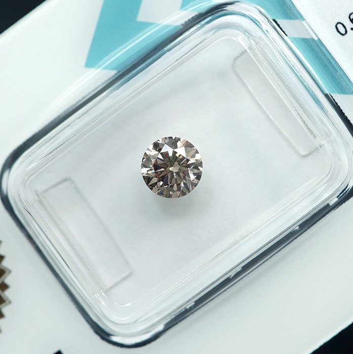 1 pcs Diamant  (Naturfarvet)  - 0.67 ct - Fancy light Brunlig Gul - SI1 - International Gemological Institute (IGI)