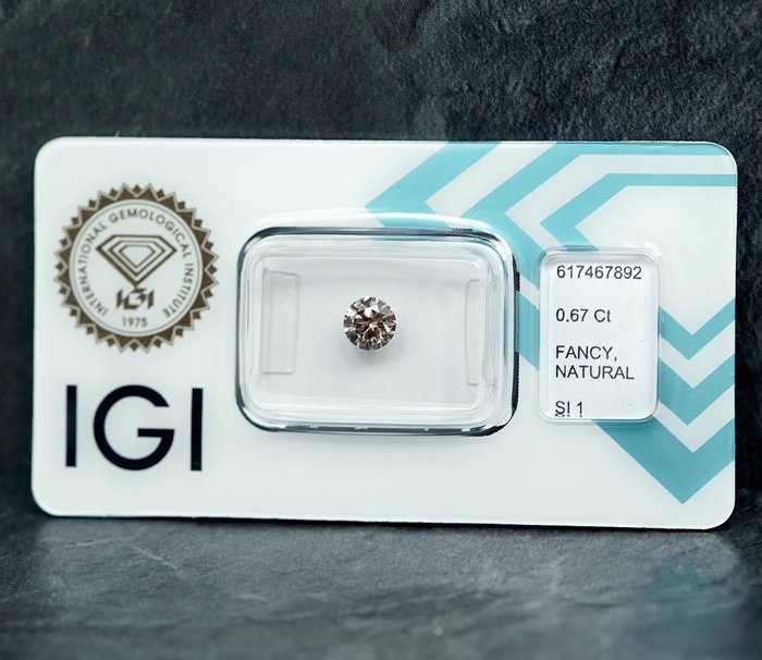 1 pcs Diamant  (Naturfarvet)  - 0.67 ct - Fancy light Brunlig Gul - SI1 - International Gemological Institute (IGI)