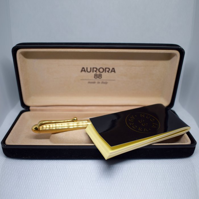 Aurora - 88 - Black  Gold - Fyldepen