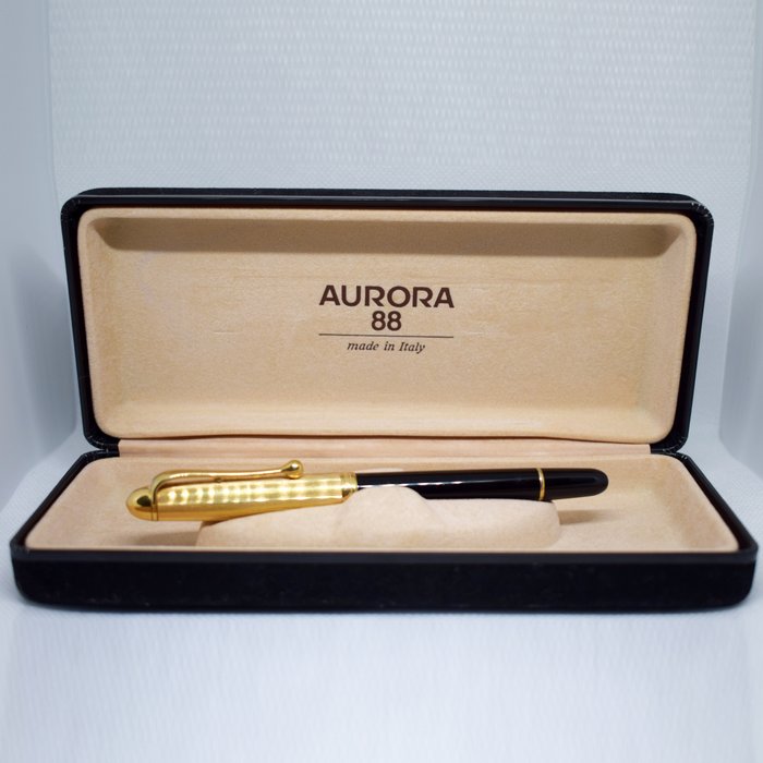 Aurora - 88 - Black  Gold - Fyldepen