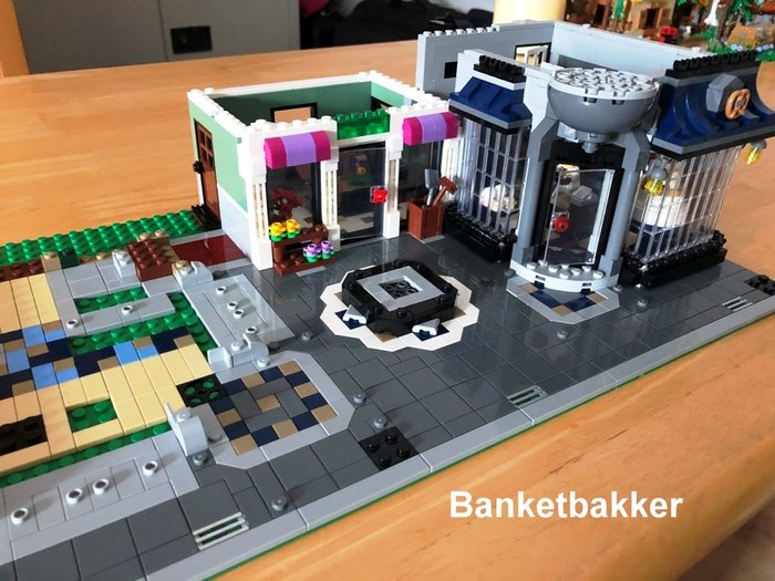 Lego - Creator - Lego - Creator Expert - 10255 - Lego Assembly square - Holland