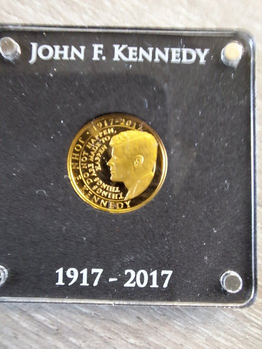 Congo Niue Coin Set / 5 Dollars 2013/2017 John F Kennedy (2 items)  (Ingen mindstepris)