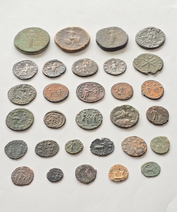 Romarriket. Various Rulers. Lot of 30 Coins Various types including Sestertius, Antoninianus, Nomos  (Ingen mindstepris)