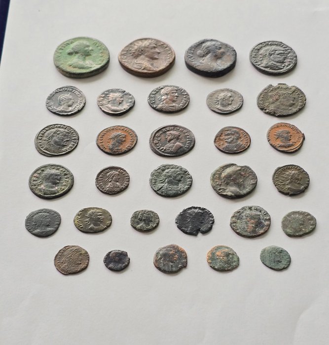 Romarriket. Various Rulers. Lot of 30 Coins Various types including Sestertius, Antoninianus, Nomos  (Ingen mindstepris)