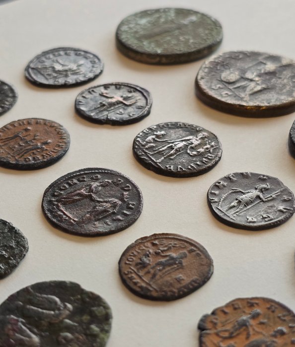 Romarriket. Various Rulers. Lot of 30 Coins Various types including Sestertius, Antoninianus, Nomos  (Ingen mindstepris)