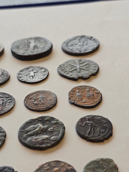 Romarriket. Various Rulers. Lot of 30 Coins Various types including Sestertius, Antoninianus, Nomos  (Ingen mindstepris)