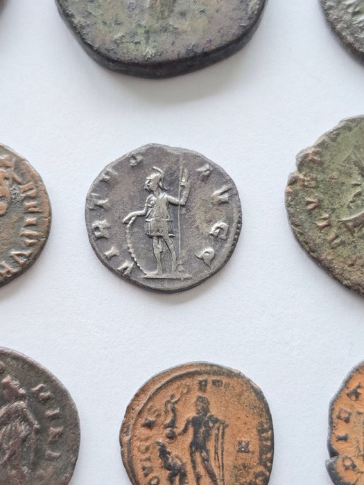 Romarriket. Various Rulers. Lot of 30 Coins Various types including Sestertius, Antoninianus, Nomos  (Ingen mindstepris)