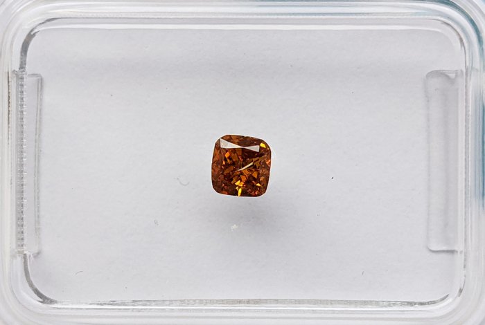 Ingen mindstepris - 1 pcs Diamant  (Naturfarvet)  - 023 ct - Pude - Fancy vivid Gullig Orange - I1 - International Gemological Institute (IGI)