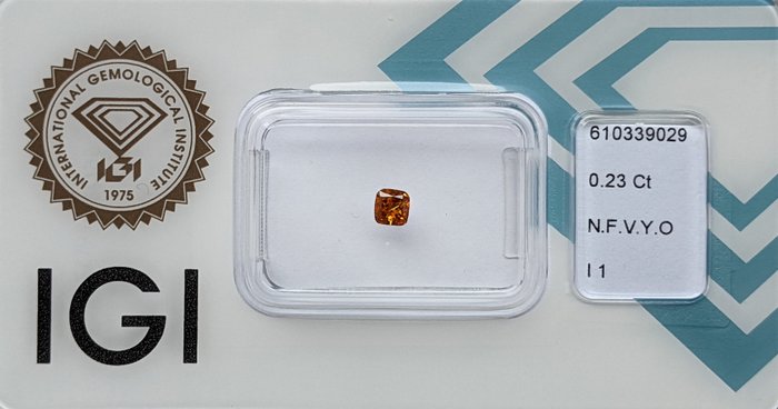 Ingen mindstepris - 1 pcs Diamant  (Naturfarvet)  - 023 ct - Pude - Fancy vivid Gullig Orange - I1 - International Gemological Institute (IGI)