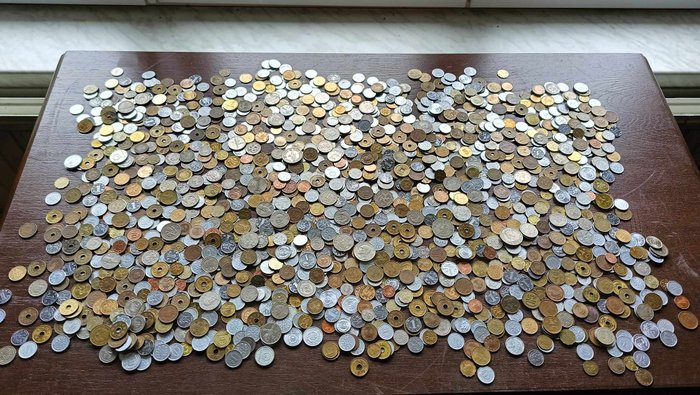 Asien. Lot of approx 4.5 kilogram of Hong Kong, Singapore and other Asian coins  (Ingen mindstepris)