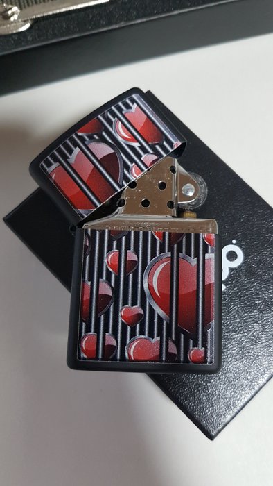 Zippo - Original Zippo Rarität Herz hinter Gittern mit Zigaretten Etui in Geschenk Box - Lighter - Chrome -  (2)