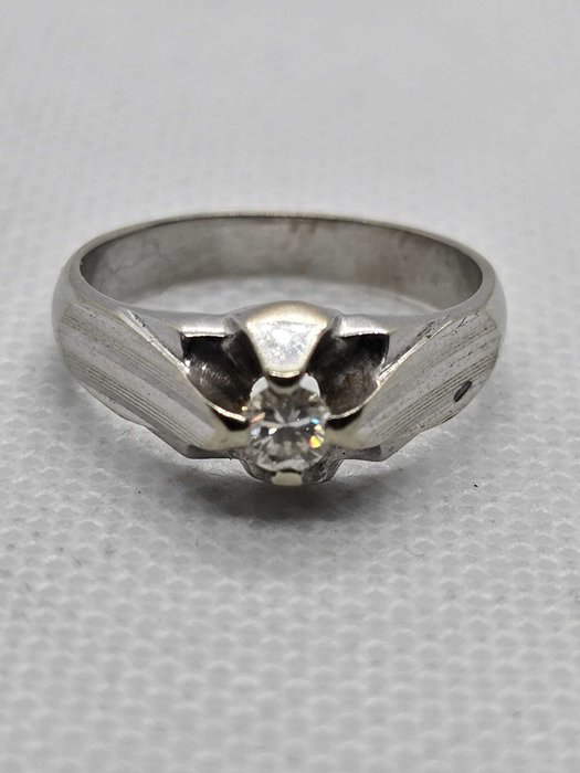 Ring - 18 kraat Hvidguld Diamant (Natur)