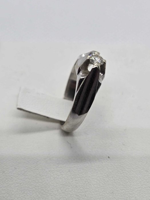 Ring - 18 kraat Hvidguld Diamant (Natur)