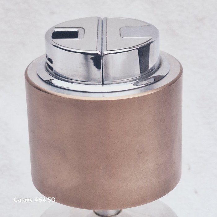 Sarome - Space-age design aansteker - Lighter - Metal