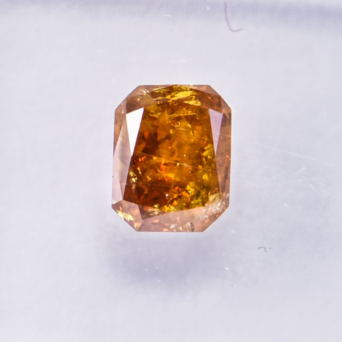 Ingen mindstepris - 1 pcs Diamant  (Naturfarvet)  - 0.69 ct - Radiant - Fancy vivid Orange - I3 - International Gemological Institute (IGI)