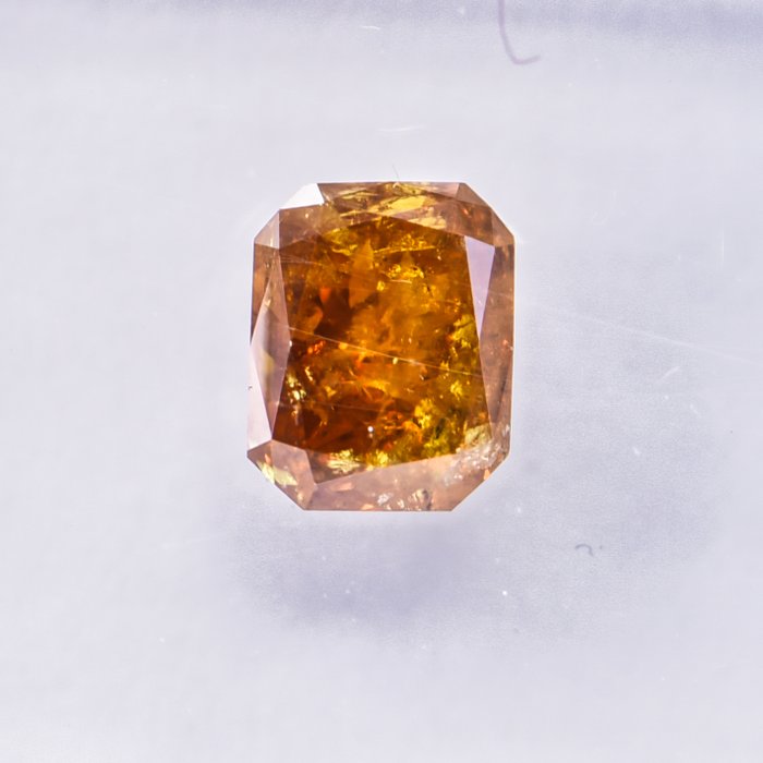 Ingen mindstepris - 1 pcs Diamant  (Naturfarvet)  - 0.69 ct - Radiant - Fancy vivid Orange - I3 - International Gemological Institute (IGI)