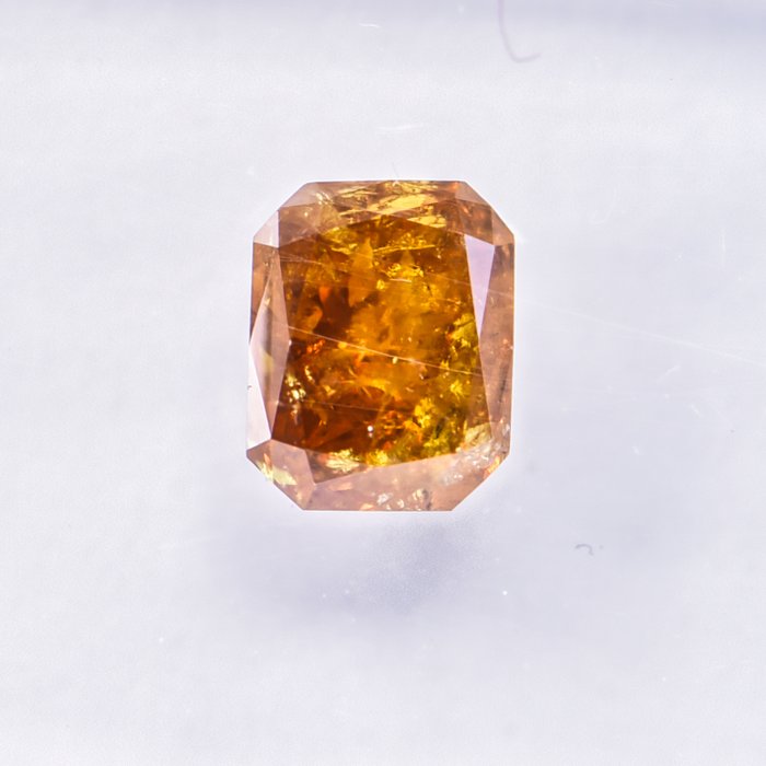 Ingen mindstepris - 1 pcs Diamant  (Naturfarvet)  - 0.69 ct - Radiant - Fancy vivid Orange - I3 - International Gemological Institute (IGI)