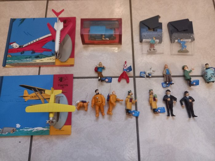 Tintin - Ensemble de divers objets et figurines