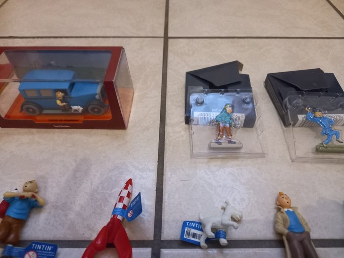 Tintin - Ensemble de divers objets et figurines