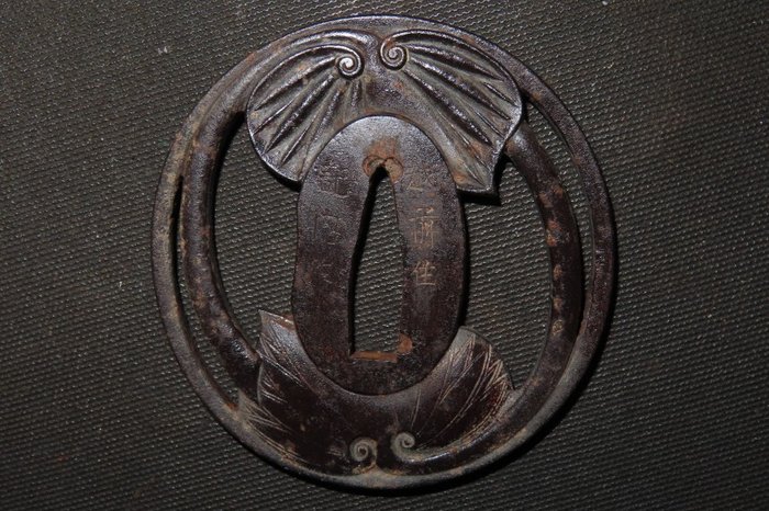 Katana - Smedet jern - Aoi Sukashi Daisho Tsuba : C4-594 - Japan - Edo-perioden (1600-1868)