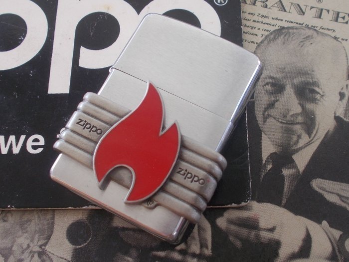 Zippo -zippo Emblem flame relief - Lighter - Enamel 2008 - Lighter - Bronze