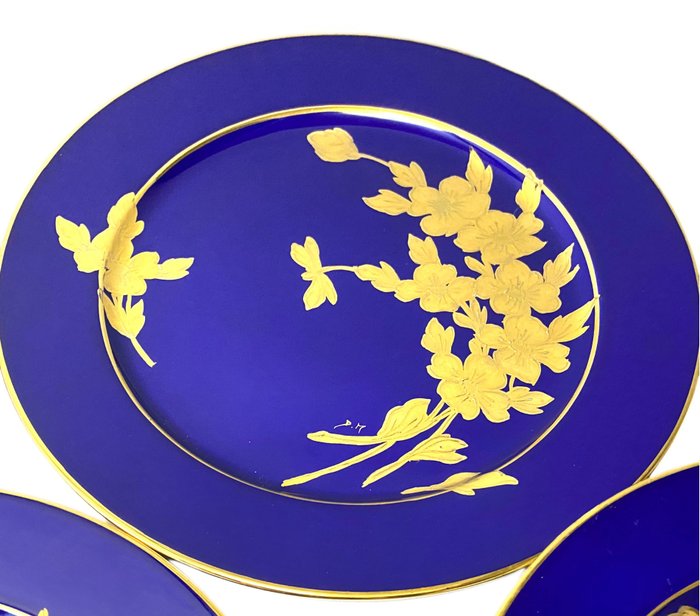 Limoges Porcelaine d'Art d’Atelier  Daniel Moreau signe a la main - Tallerken - Guld Porcelæn