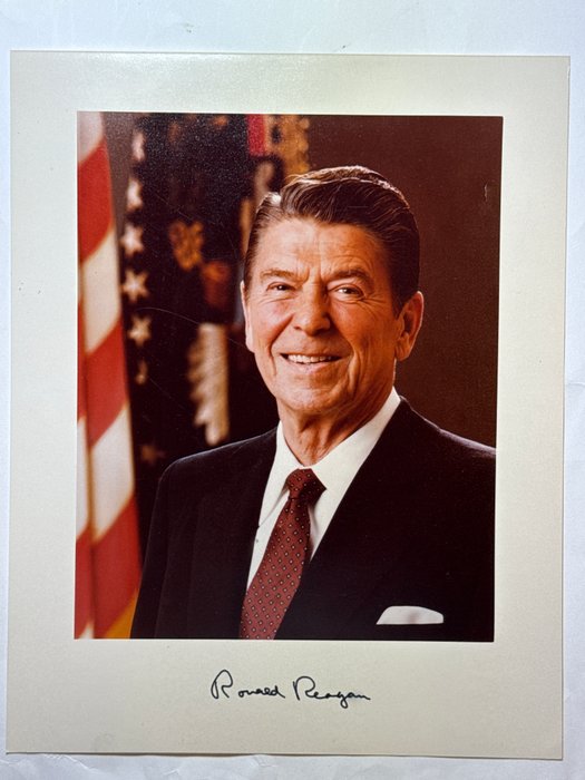 Ronald Reagan (1911-2004) 40th president of the United States - Autograph signature on portrait card - 1981