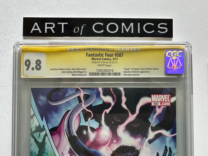 Fantastic Four #587 - Signed By Stan Lee!! - Death Of Human Torch Galactus Appearance - Signature Series CGC Graded 9.8 - Extremely High Grade!!! - White Pages!! - 1 Signed graded comic - Første udgave - 2011