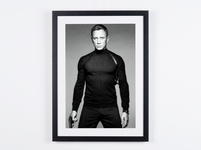 James Bond 007: Spectre, Daniel Craig as « James Bond 007 » - Fine Art Photography - Luxury Wooden Framed 70X50 cm - Limited Edition Nr 04 of 20 - Serial ID 16481 - Original Certificate (COA), Hologram Logo Editor and QR Code - 100% New items.