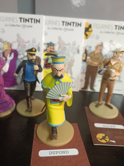 Moulinsart - Tintin - Ensemble de 5 figurines + livret et passeports - La collection officielle