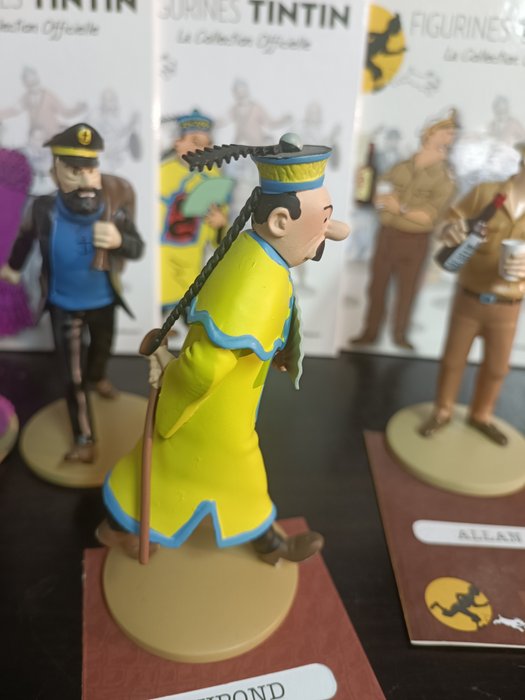 Moulinsart - Tintin - Ensemble de 5 figurines + livret et passeports - La collection officielle